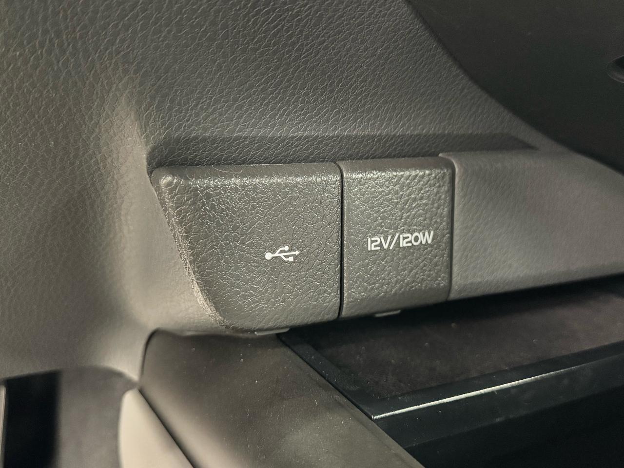 Toyota Camry LE Auto (Natl) 2021