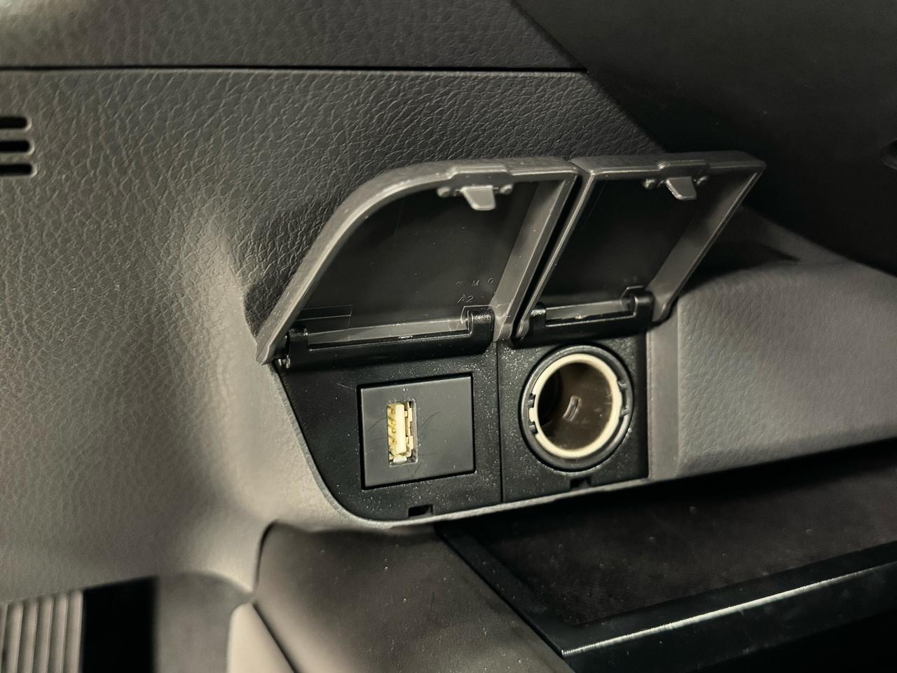 Toyota Camry LE Auto (Natl) 2021