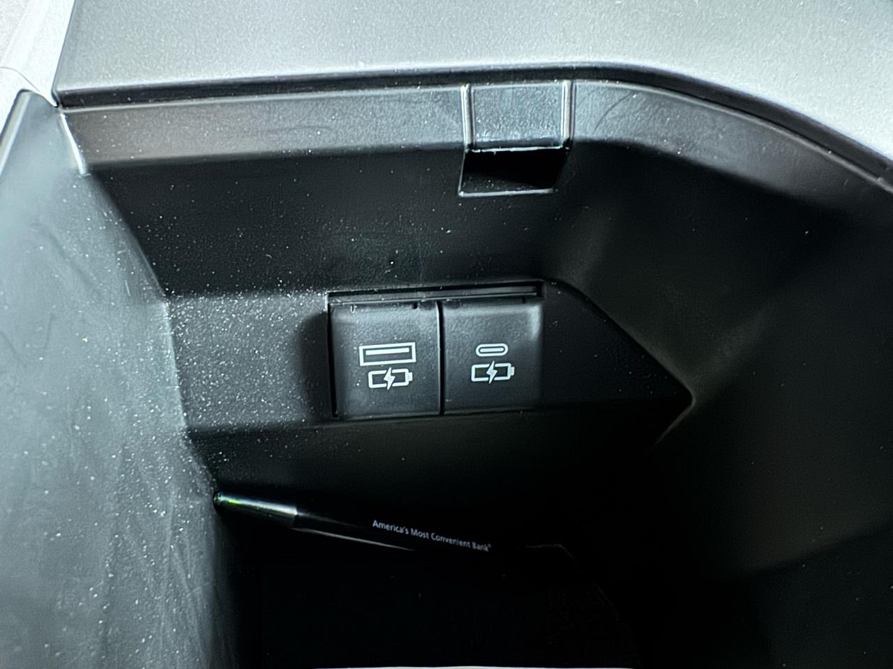 Toyota Camry LE Auto (Natl) 2021