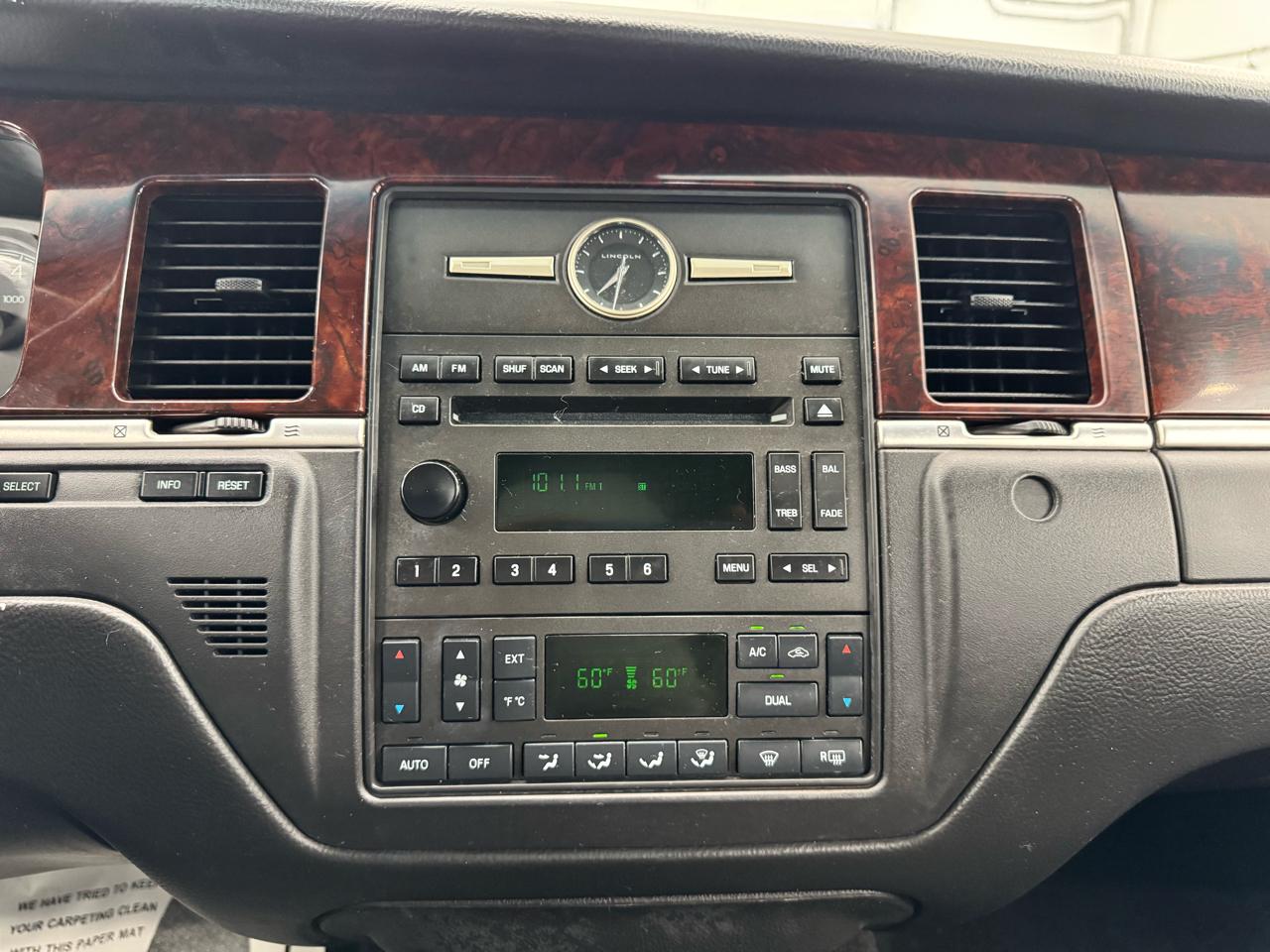 Lincoln Town Car 4dr Sdn Signature 2007