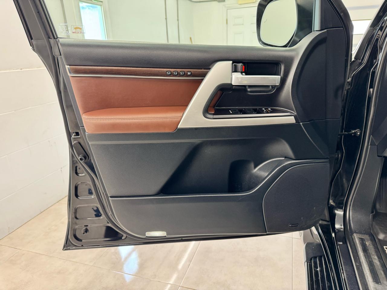Toyota Land Cruiser 4WD (Natl) 2021