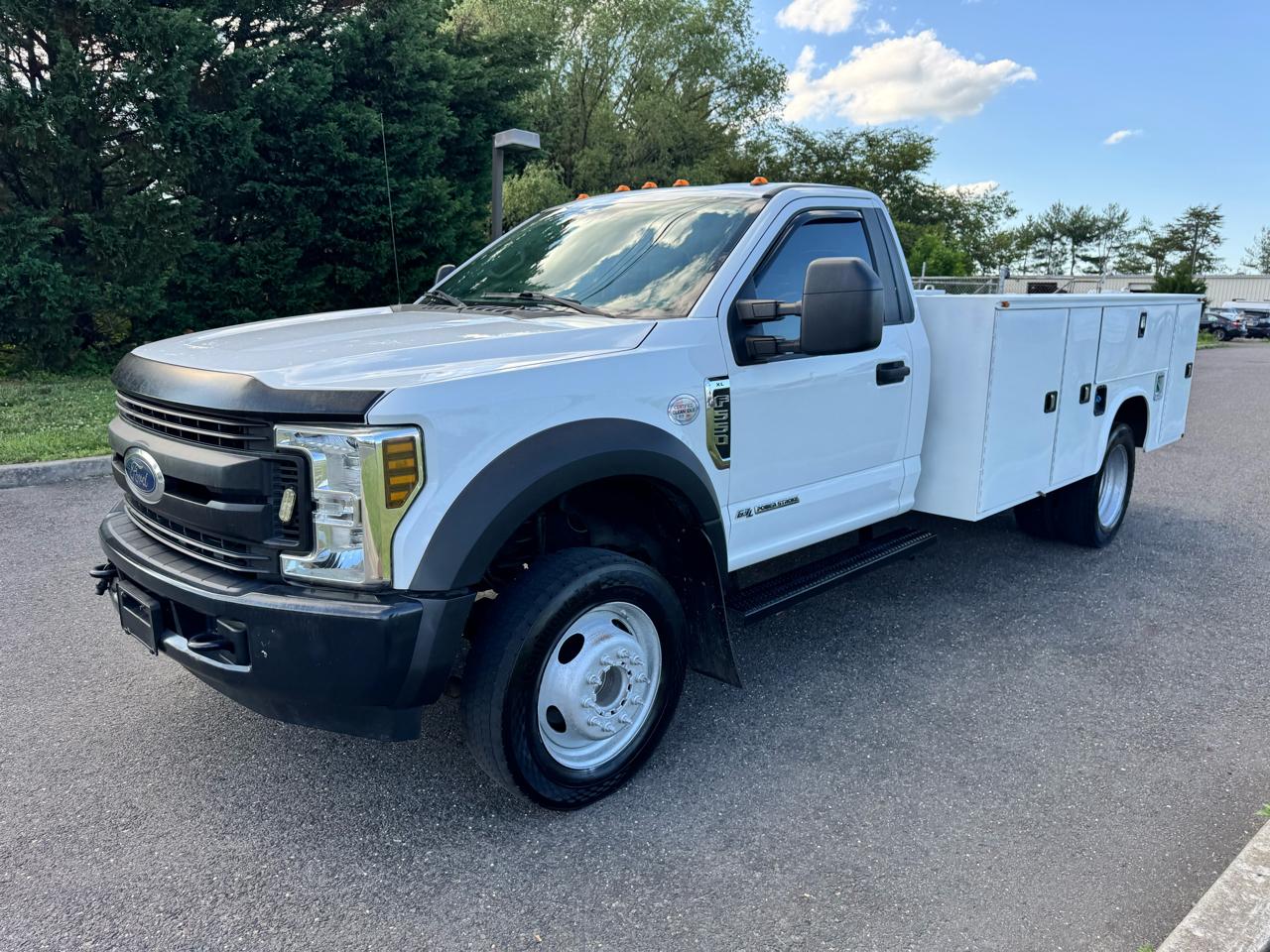 Ford Super Duty F-550 DRW XLT 2WD Reg Cab 145" WB 60" CA 2019
