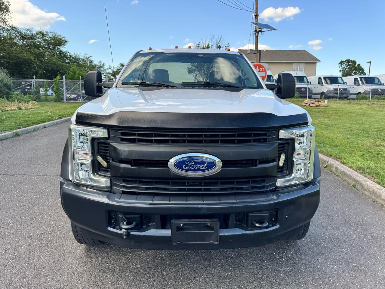Ford Super Duty F-550 DRW XLT 2WD Reg Cab 145" WB 60" CA 2019