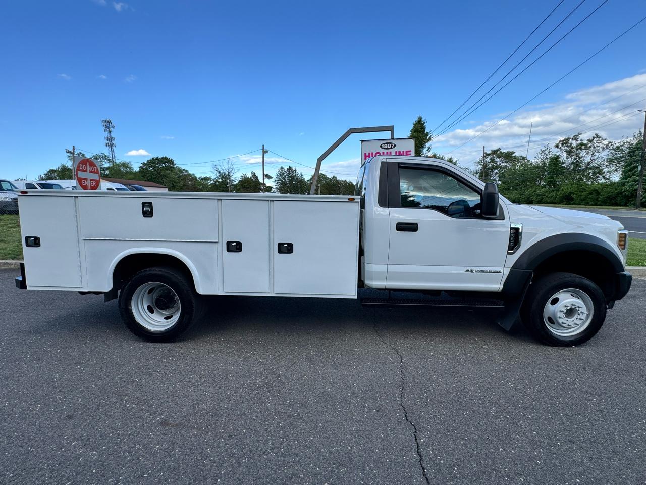 Ford Super Duty F-550 DRW XLT 2WD Reg Cab 145" WB 60" CA 2019
