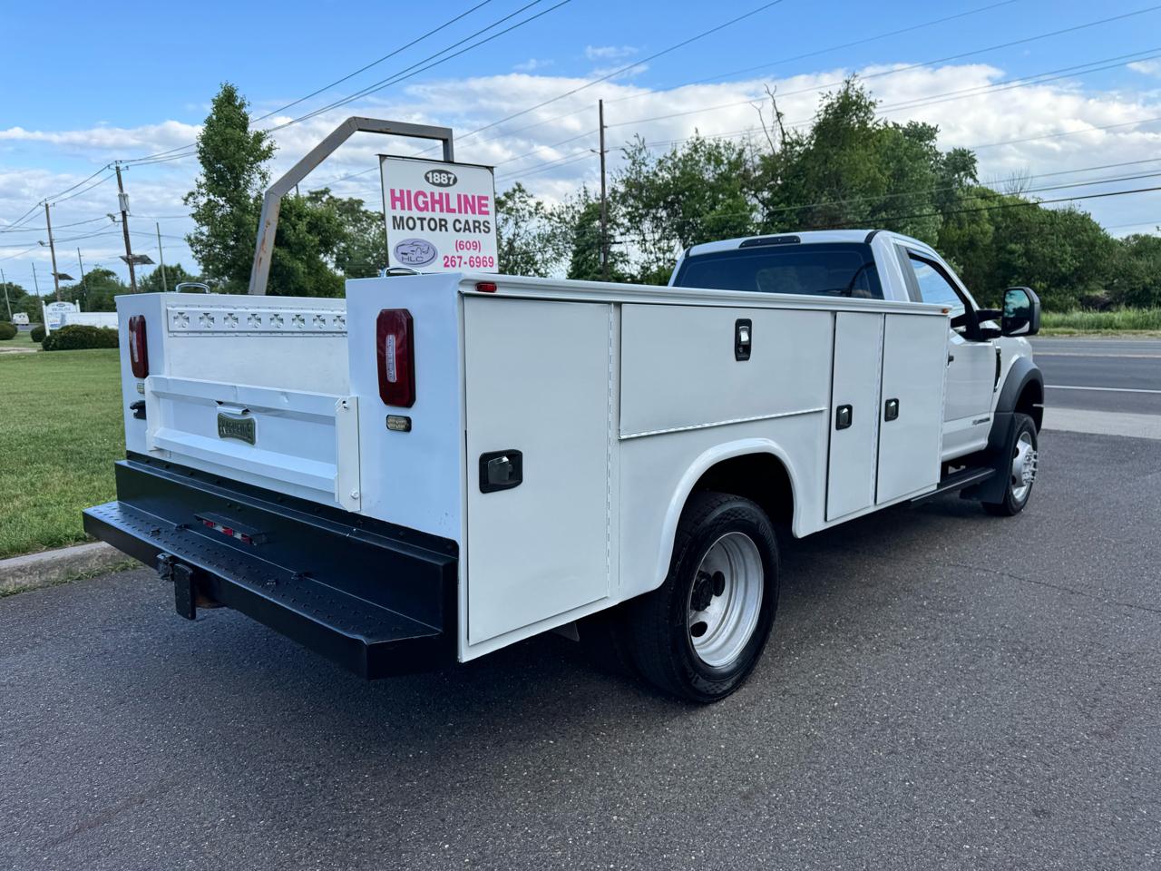 Ford Super Duty F-550 DRW XLT 2WD Reg Cab 145" WB 60" CA 2019