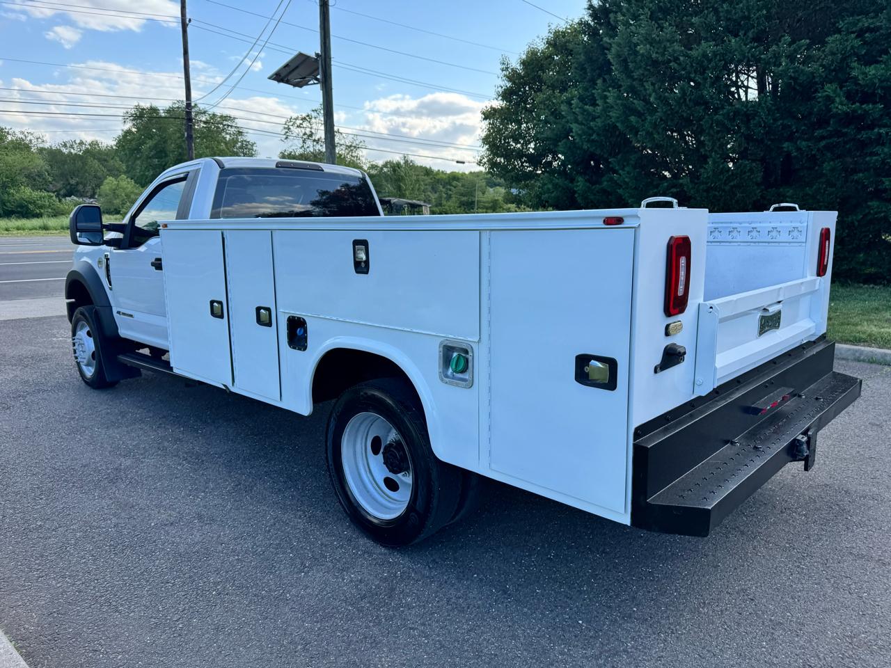 Ford Super Duty F-550 DRW XLT 2WD Reg Cab 145" WB 60" CA 2019