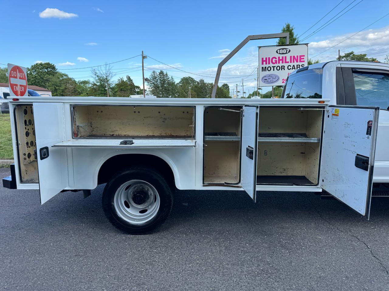 Ford Super Duty F-550 DRW XLT 2WD Reg Cab 145" WB 60" CA 2019