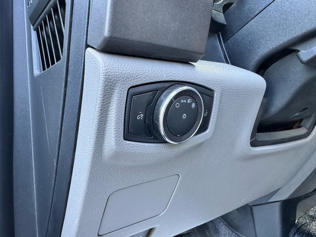 Ford Super Duty F-550 DRW XLT 2WD Reg Cab 145" WB 60" CA 2019