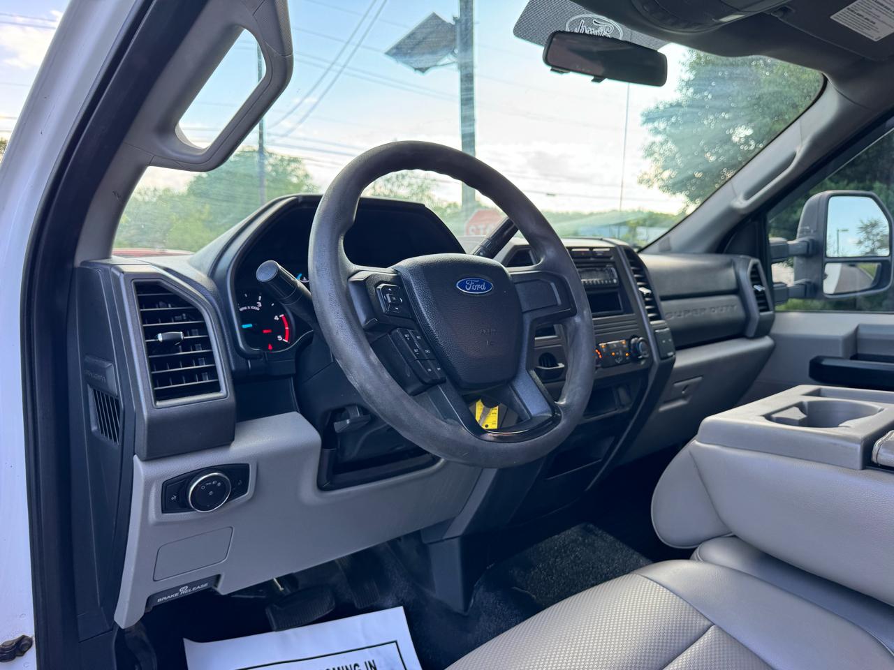 Ford Super Duty F-550 DRW XLT 2WD Reg Cab 145" WB 60" CA 2019