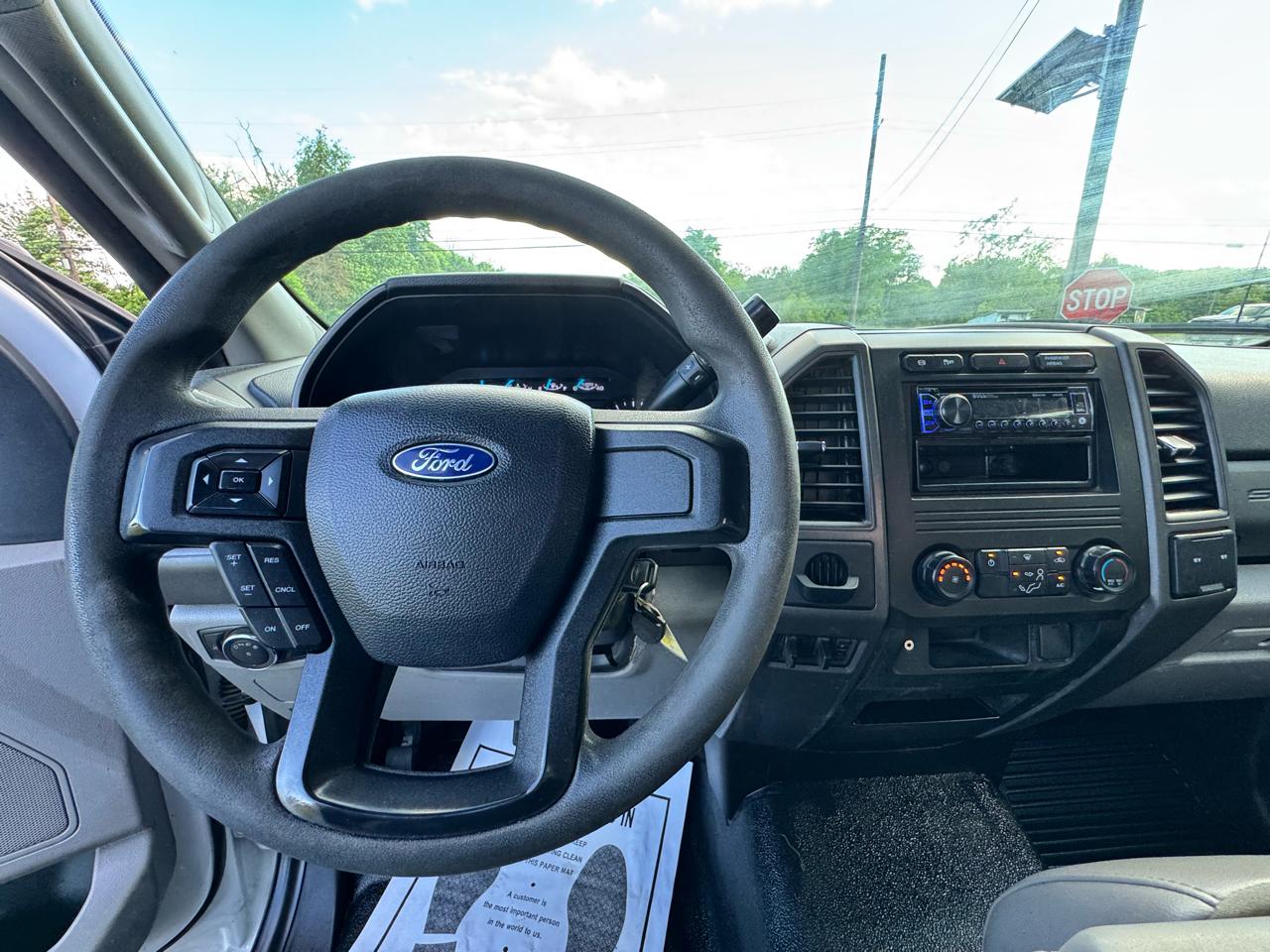 Ford Super Duty F-550 DRW XLT 2WD Reg Cab 145" WB 60" CA 2019