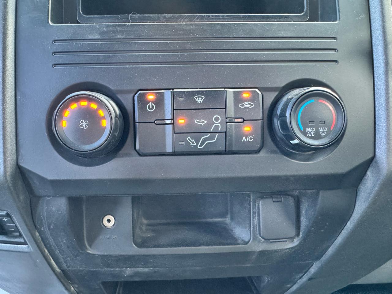 Ford Super Duty F-550 DRW XLT 2WD Reg Cab 145" WB 60" CA 2019