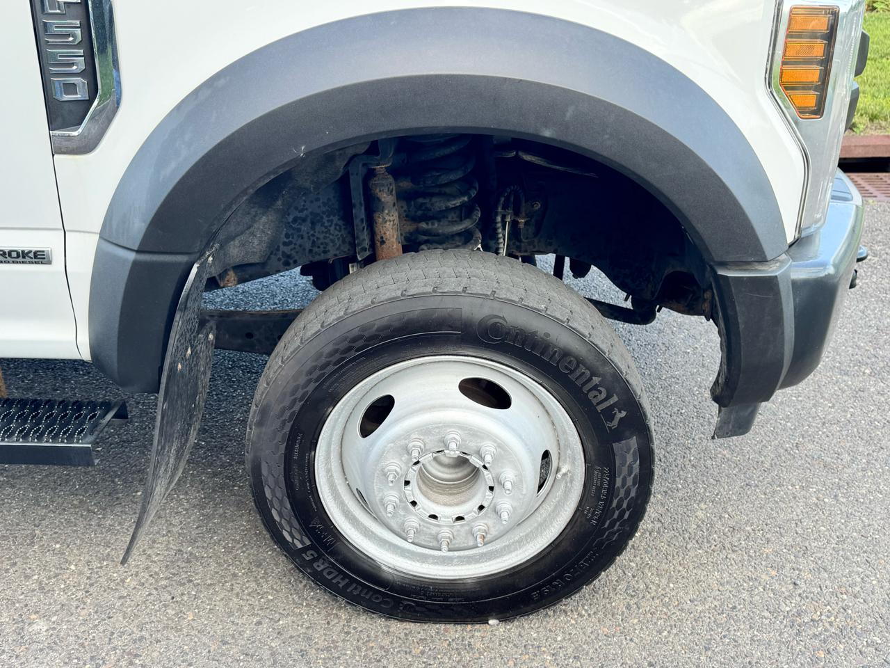 Ford Super Duty F-550 DRW XLT 2WD Reg Cab 145" WB 60" CA 2019