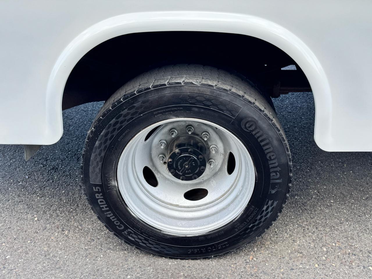 Ford Super Duty F-550 DRW XLT 2WD Reg Cab 145" WB 60" CA 2019