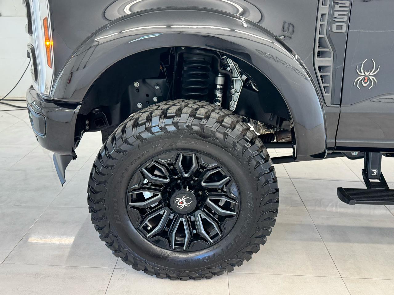 Ford Super Duty F-250 SRW King Ranch 4WD Crew Cab 8' Box 2024
