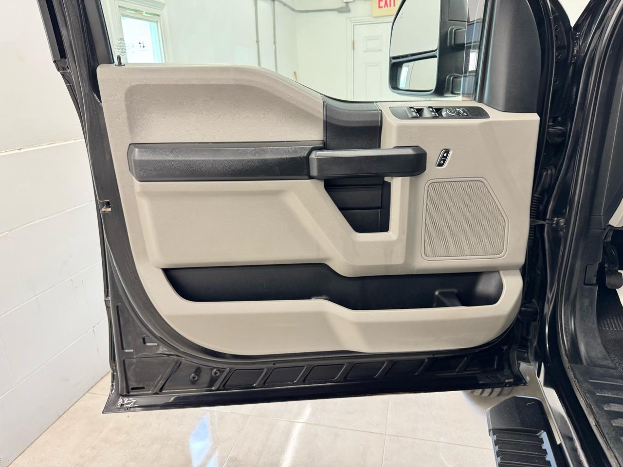 Ford Super Duty F-450 DRW King Ranch 4WD Crew Cab 8' Box 2019