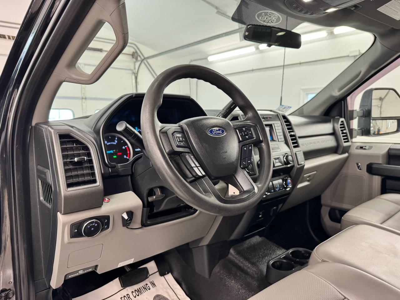 Ford Super Duty F-450 DRW King Ranch 4WD Crew Cab 8' Box 2019