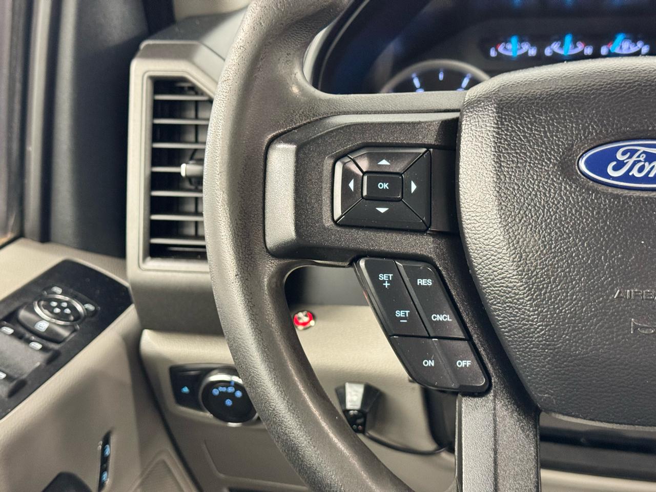 Ford Super Duty F-450 DRW King Ranch 4WD Crew Cab 8' Box 2019