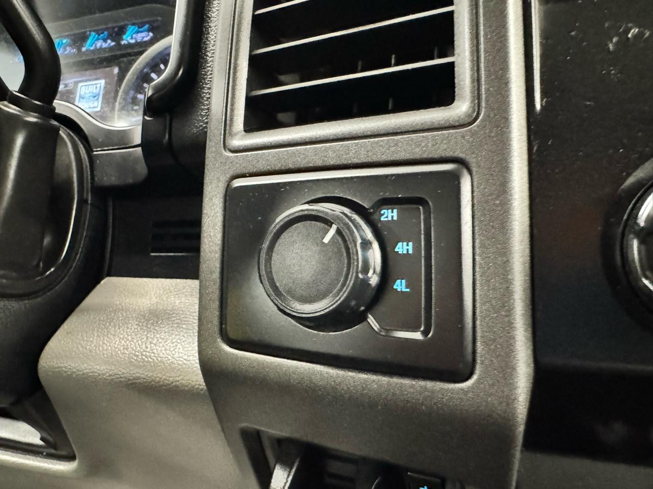 Ford Super Duty F-450 DRW King Ranch 4WD Crew Cab 8' Box 2019