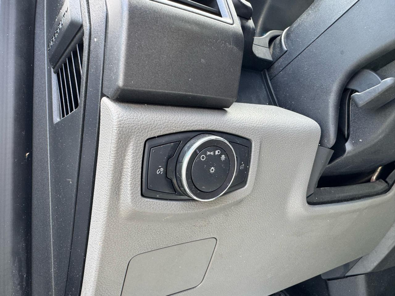 Ford Super Duty F-450 DRW XLT 2WD Reg Cab 145" WB 60" CA 2019