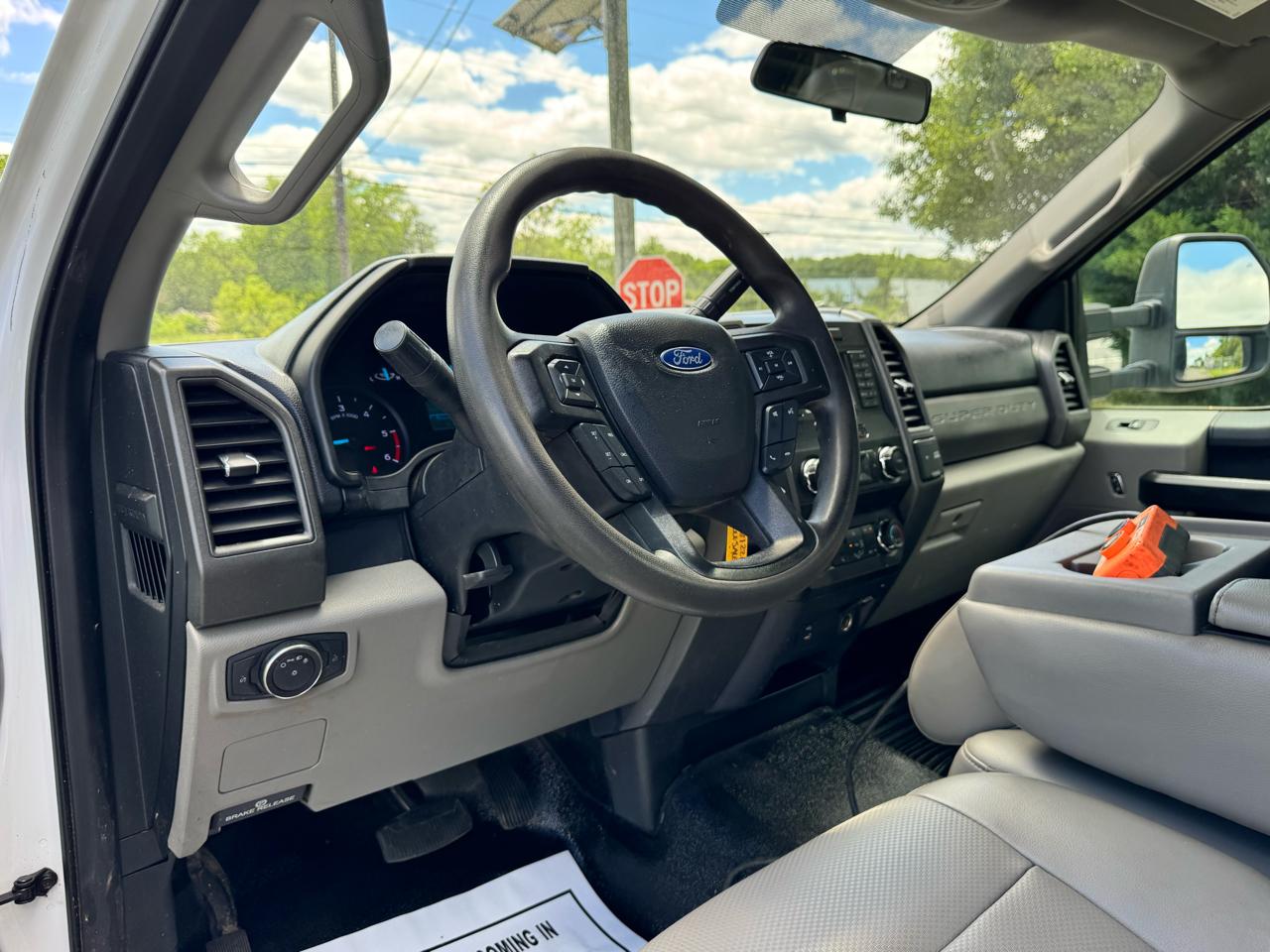 Ford Super Duty F-450 DRW XLT 2WD Reg Cab 145" WB 60" CA 2019