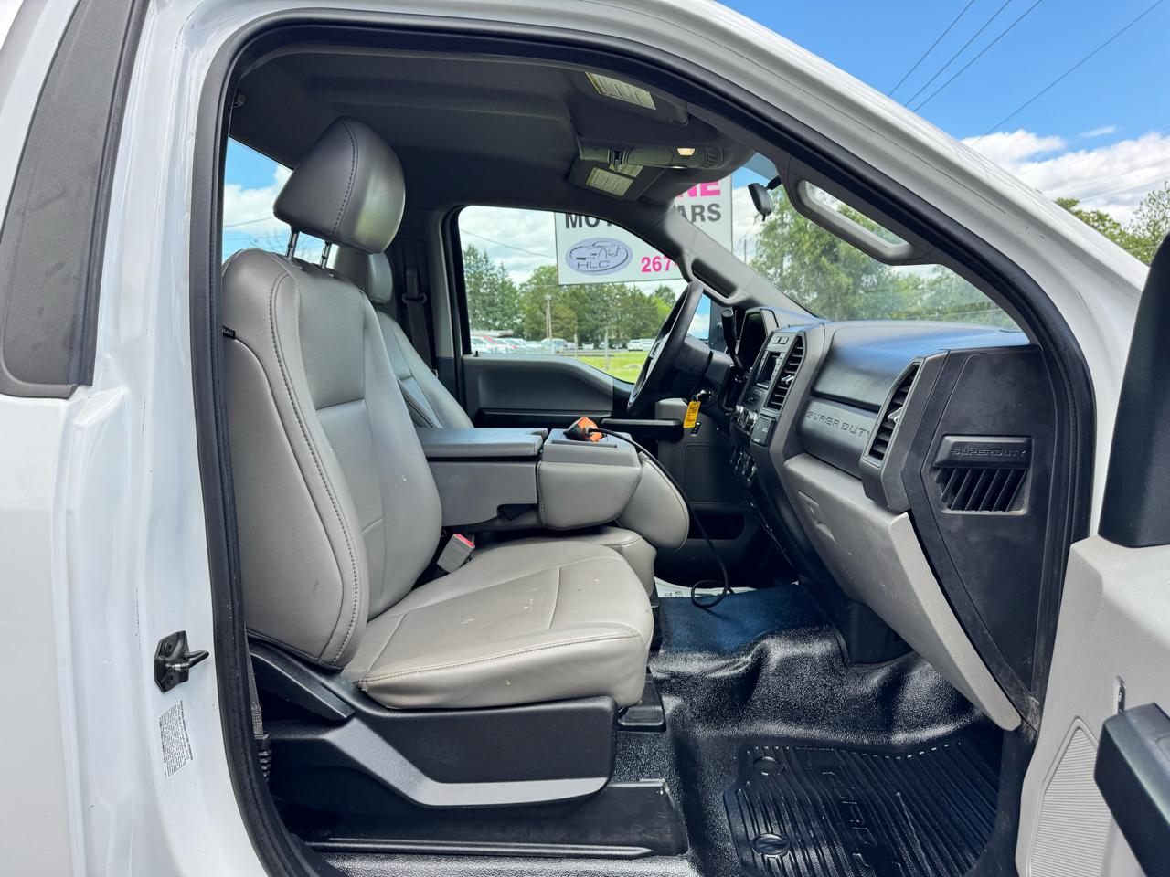 Ford Super Duty F-450 DRW XLT 2WD Reg Cab 145" WB 60" CA 2019