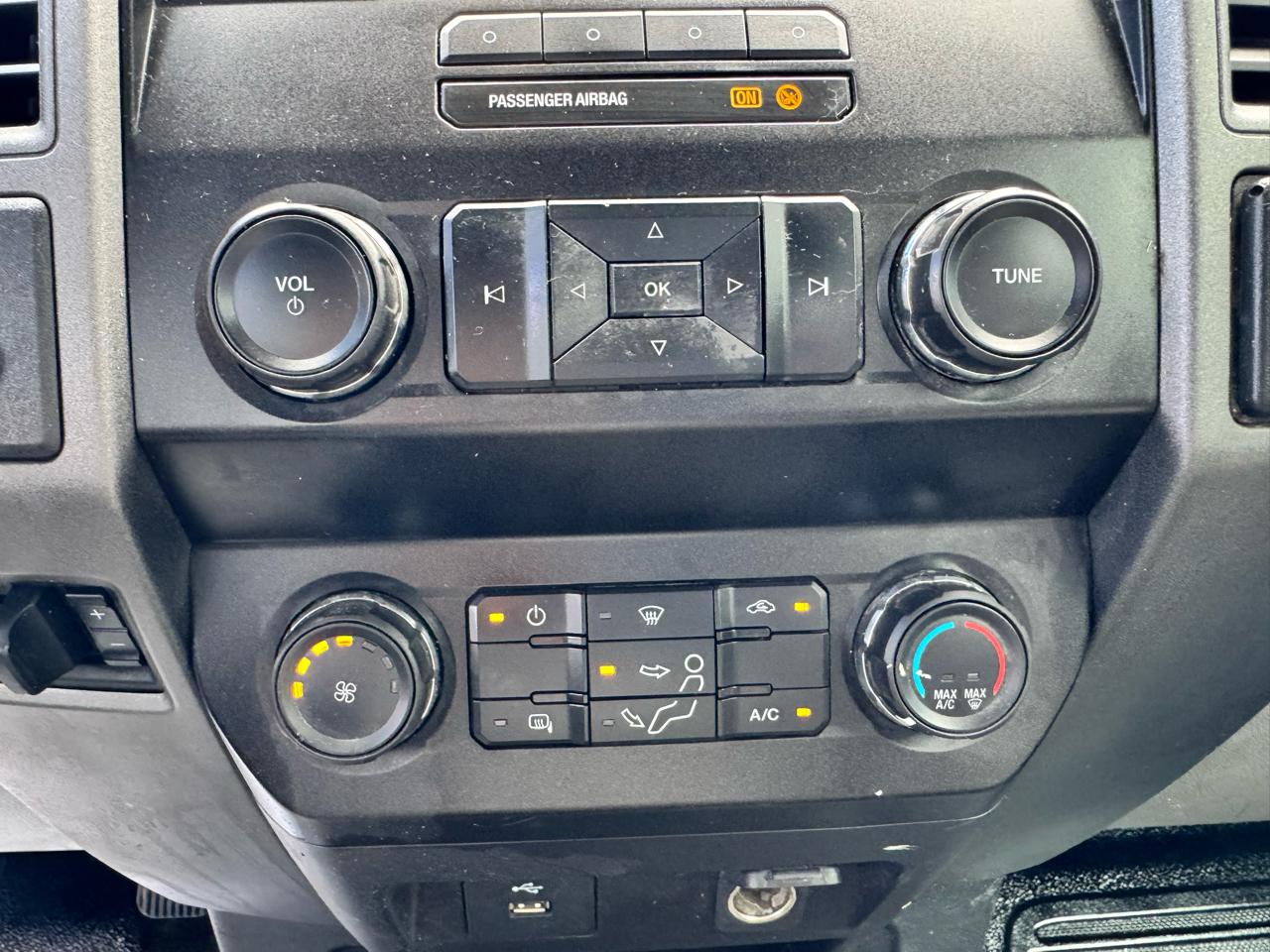 Ford Super Duty F-450 DRW XLT 2WD Reg Cab 145" WB 60" CA 2019