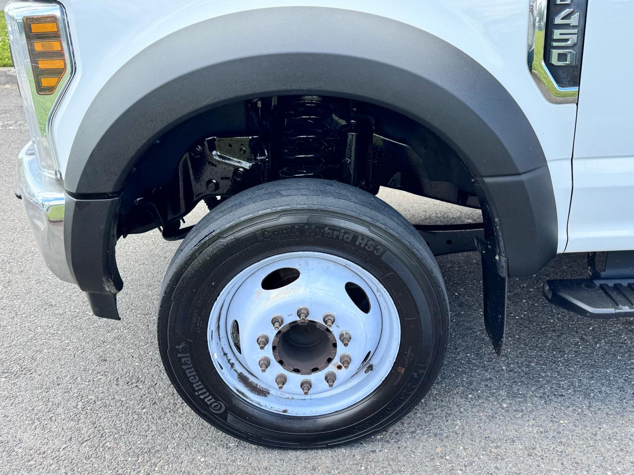 Ford Super Duty F-450 DRW XLT 2WD Reg Cab 145" WB 60" CA 2019