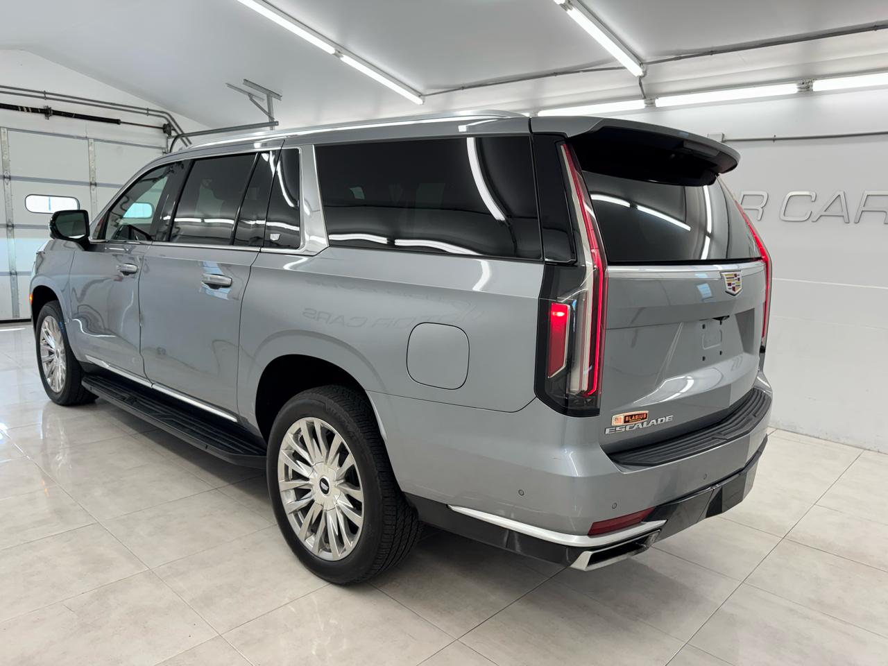 Cadillac Escalade ESV 4WD 4dr Premium Luxury 2023