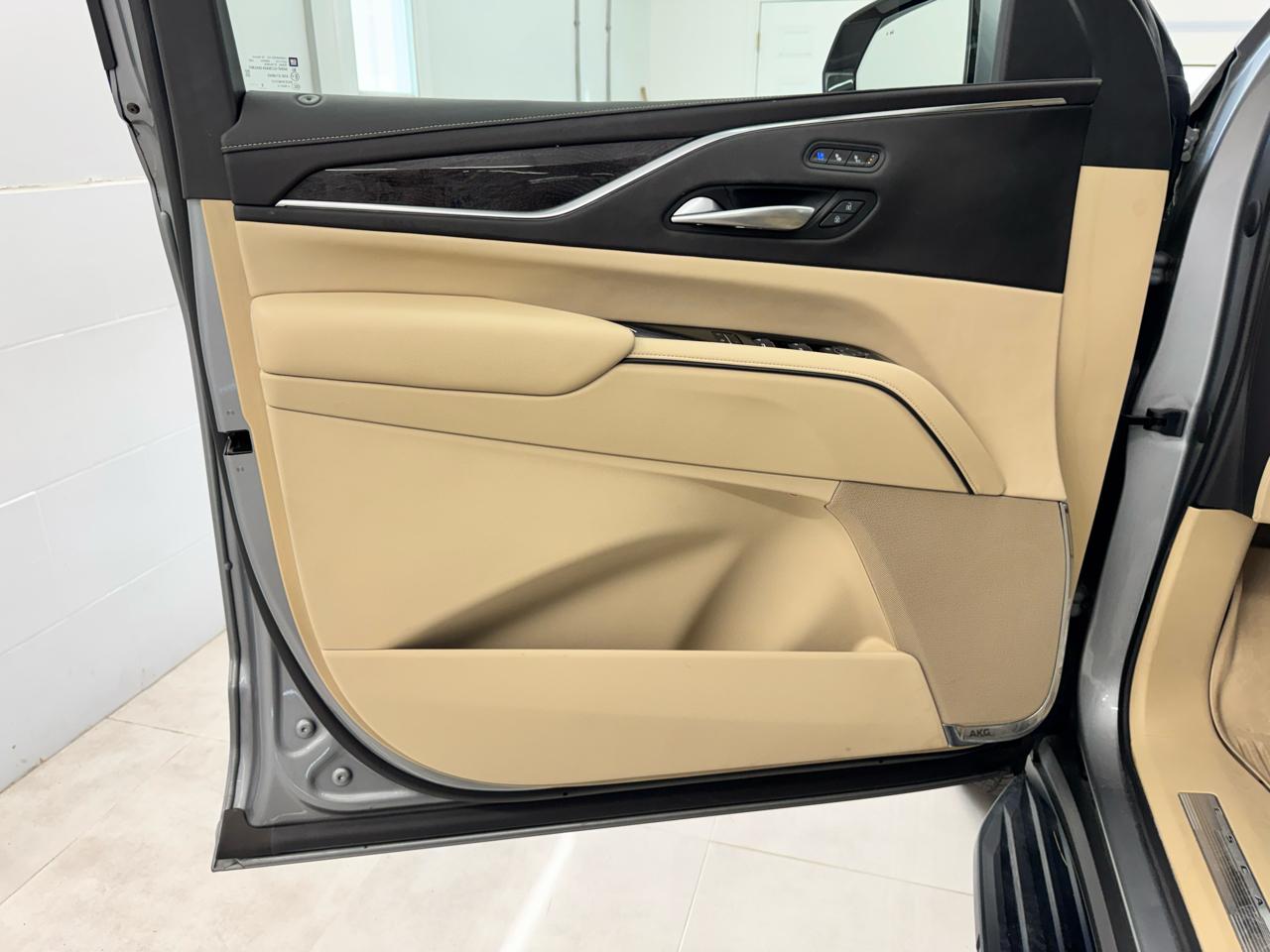 Cadillac Escalade ESV 4WD 4dr Premium Luxury 2023