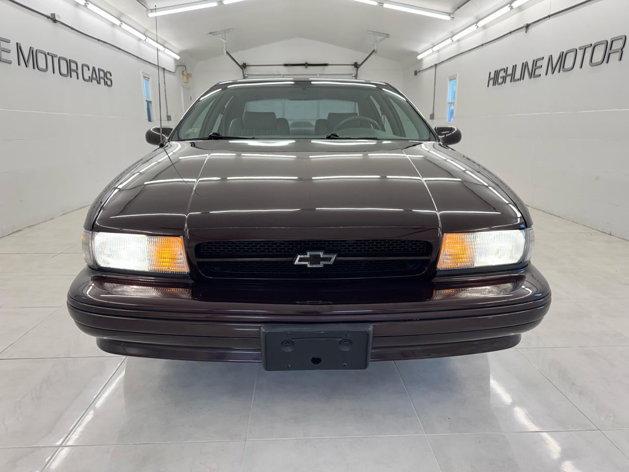 Chevrolet Caprice Classic/Impala SS/Caprice Police/Taxi Pkgs 4dr Sdn 1SA Special Value Pkg 1996