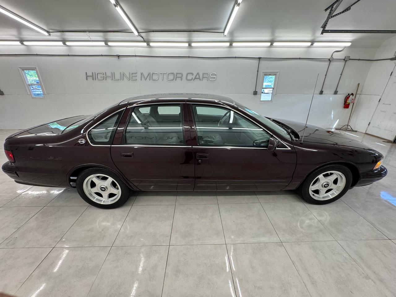 Chevrolet Caprice Classic/Impala SS/Caprice Police/Taxi Pkgs 4dr Sdn 1SA Special Value Pkg 1996