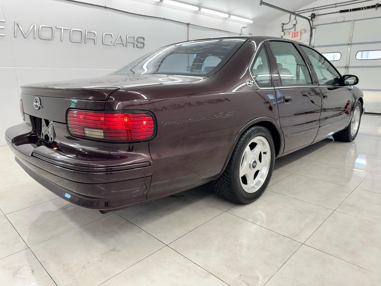 Chevrolet Caprice Classic/Impala SS/Caprice Police/Taxi Pkgs 4dr Sdn 1SA Special Value Pkg 1996