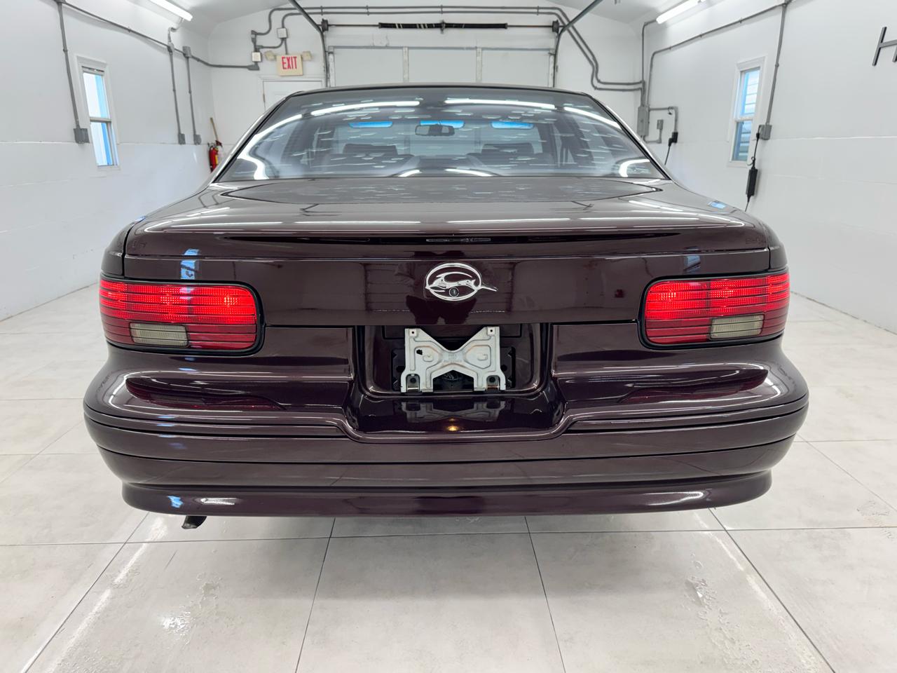 Chevrolet Caprice Classic/Impala SS/Caprice Police/Taxi Pkgs 4dr Sdn 1SA Special Value Pkg 1996