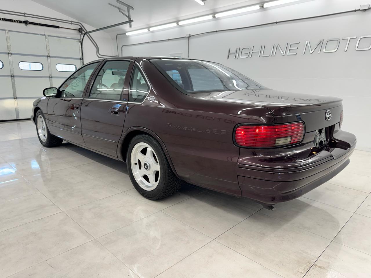 Chevrolet Caprice Classic/Impala SS/Caprice Police/Taxi Pkgs 4dr Sdn 1SA Special Value Pkg 1996