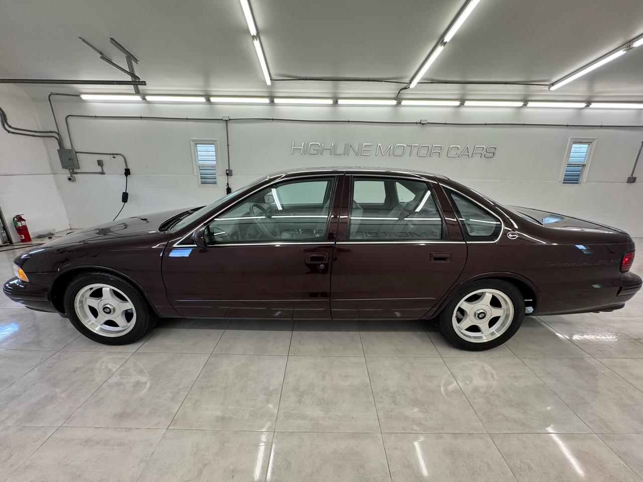 Chevrolet Caprice Classic/Impala SS/Caprice Police/Taxi Pkgs 4dr Sdn 1SA Special Value Pkg 1996