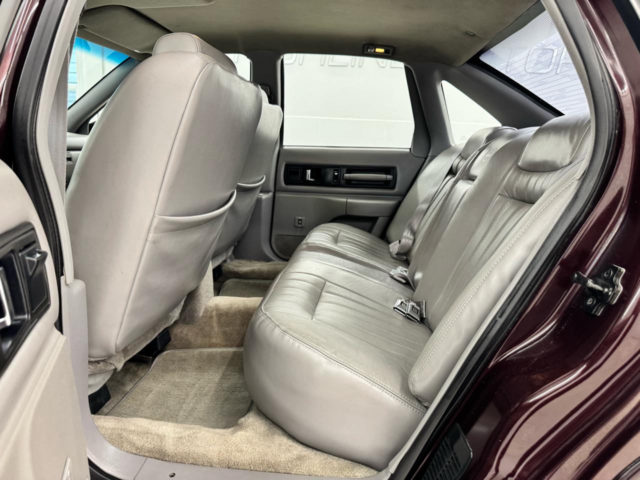Chevrolet Caprice Classic/Impala SS/Caprice Police/Taxi Pkgs 4dr Sdn 1SA Special Value Pkg 1996