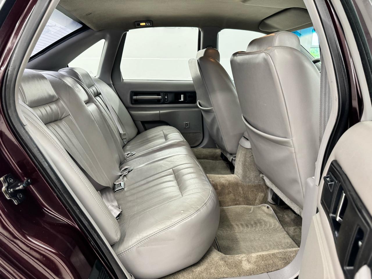 Chevrolet Caprice Classic/Impala SS/Caprice Police/Taxi Pkgs 4dr Sdn 1SA Special Value Pkg 1996