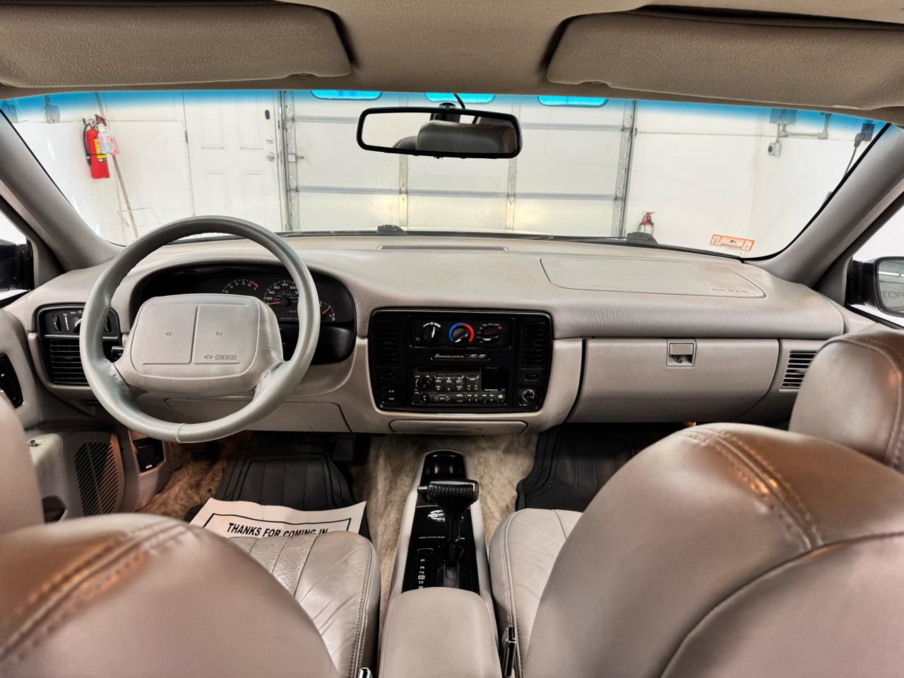 Chevrolet Caprice Classic/Impala SS/Caprice Police/Taxi Pkgs 4dr Sdn 1SA Special Value Pkg 1996