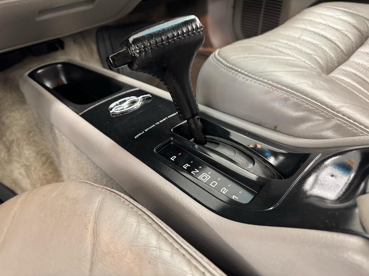 Chevrolet Caprice Classic/Impala SS/Caprice Police/Taxi Pkgs 4dr Sdn 1SA Special Value Pkg 1996