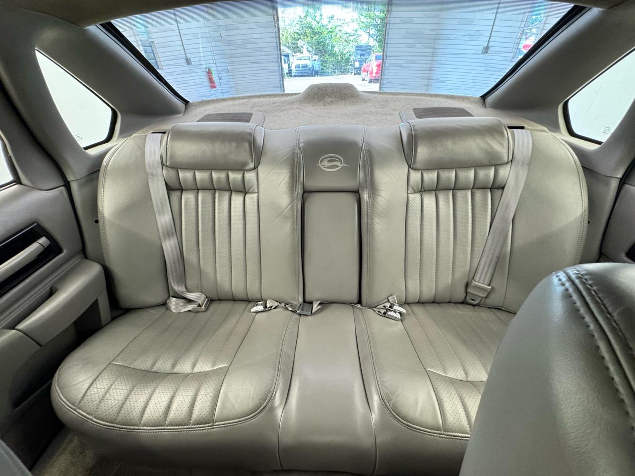 Chevrolet Caprice Classic/Impala SS/Caprice Police/Taxi Pkgs 4dr Sdn 1SA Special Value Pkg 1996