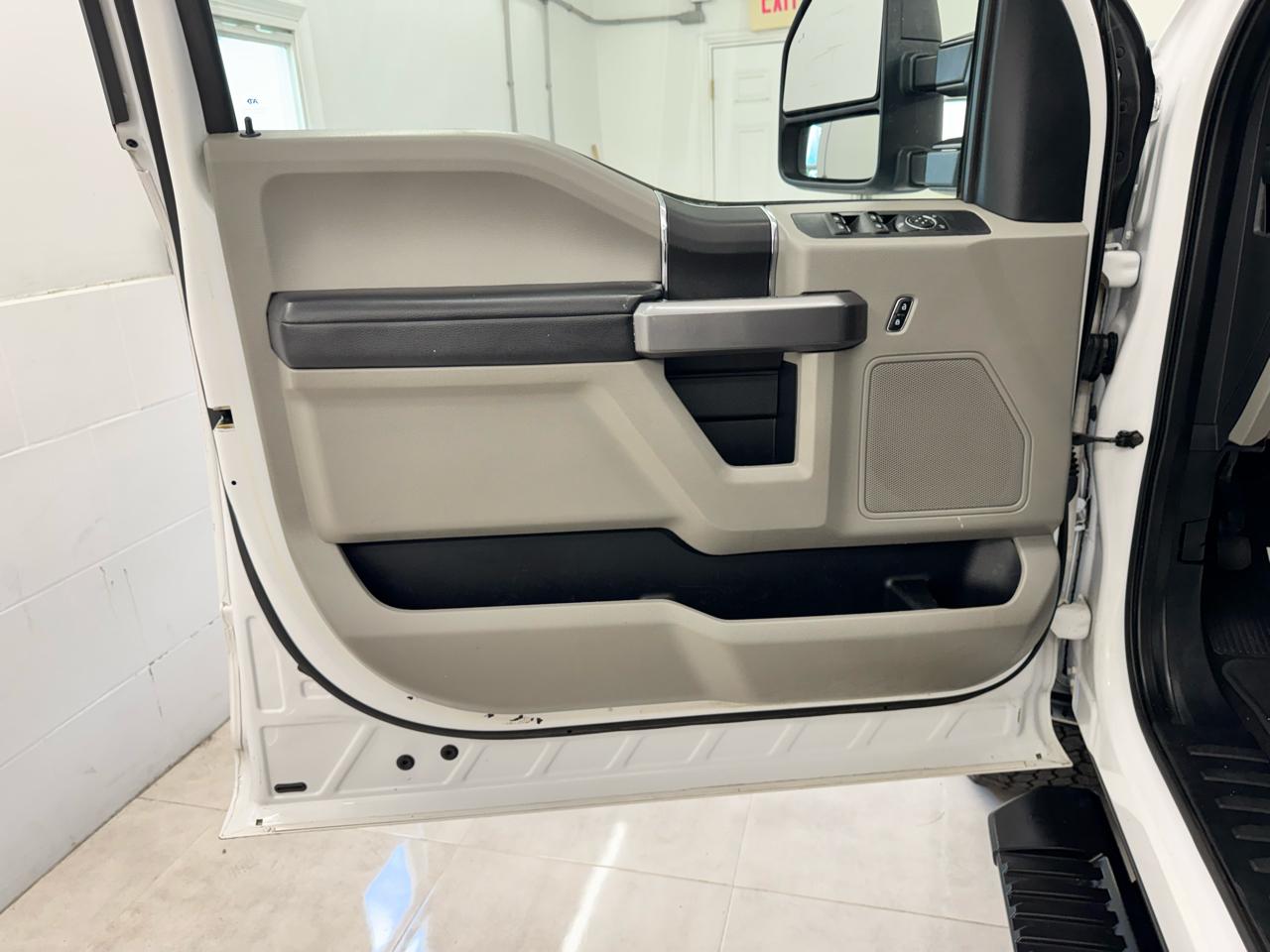 Ford Super Duty F-250 SRW King Ranch 4WD Crew Cab 8' Box 2021