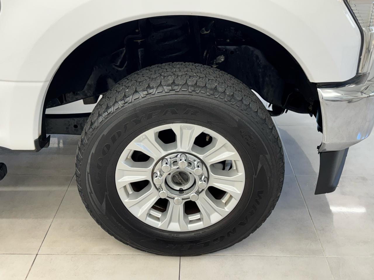 Ford Super Duty F-250 SRW King Ranch 4WD Crew Cab 8' Box 2021