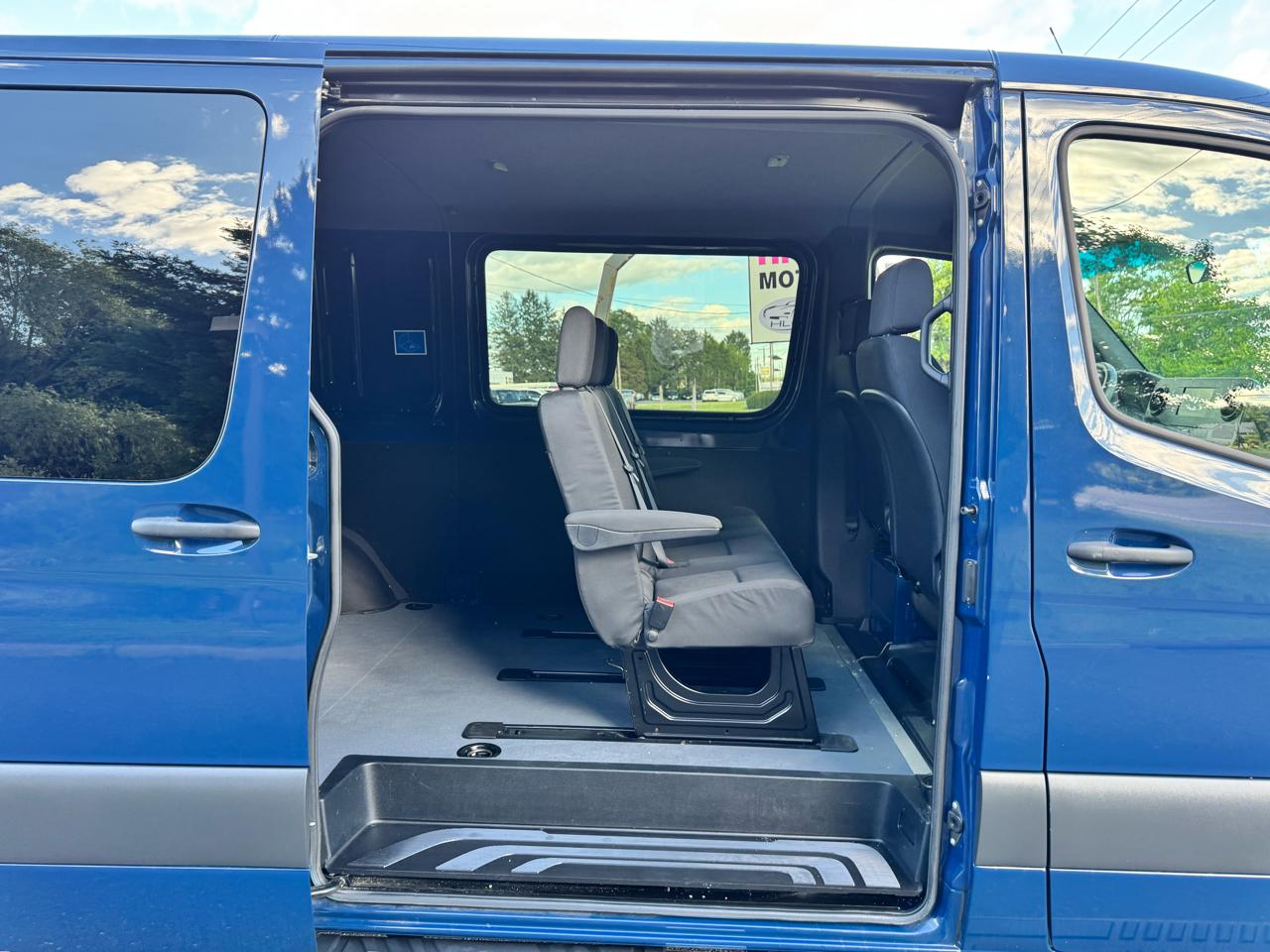 Mercedes-Benz Sprinter Van 2500 Standard Roof I4 Diesel HO 144" RWD 2024