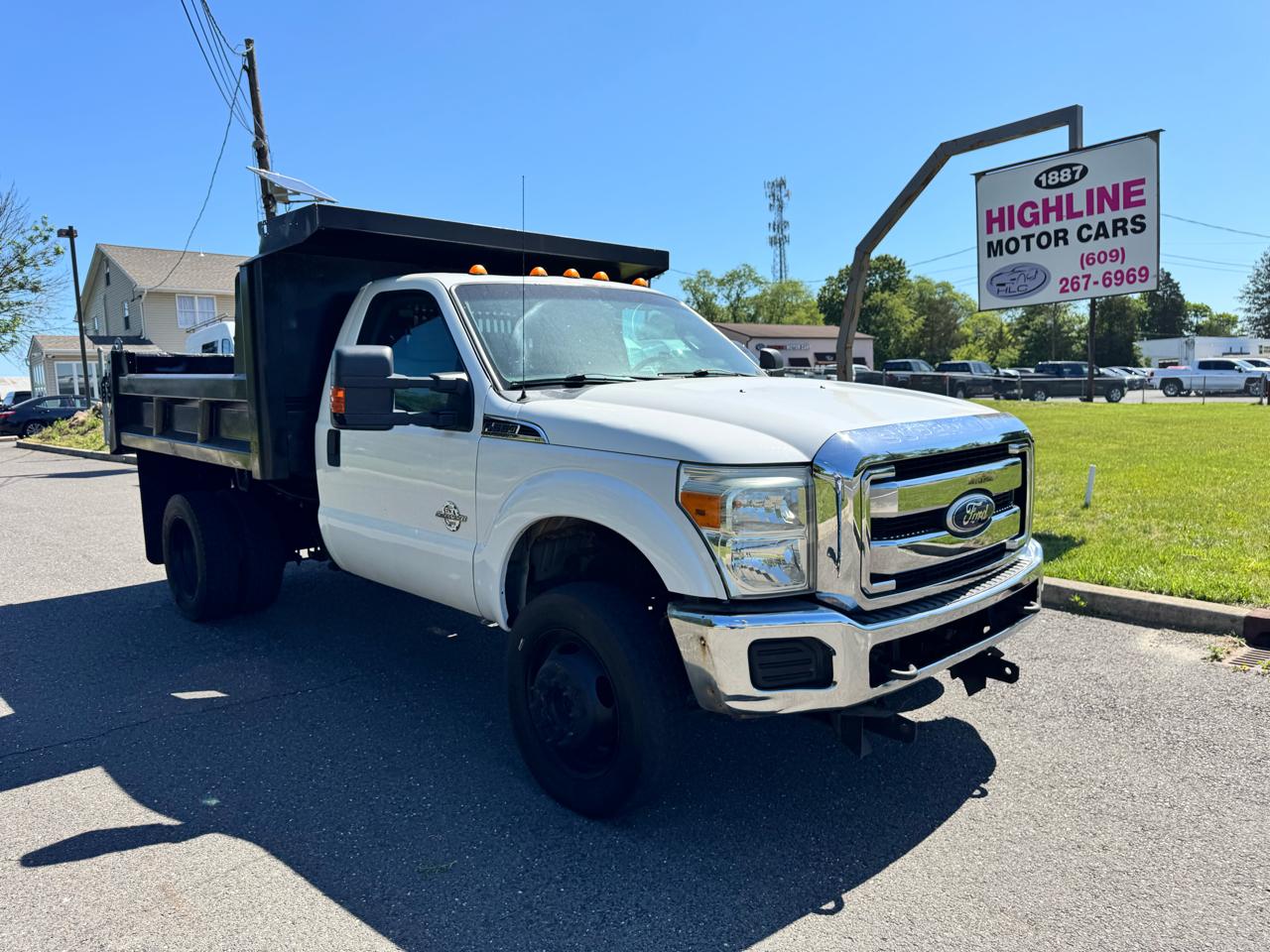 Ford Super Duty F-550 DRW 4WD Reg Cab 141" WB 60" CA XLT 2011