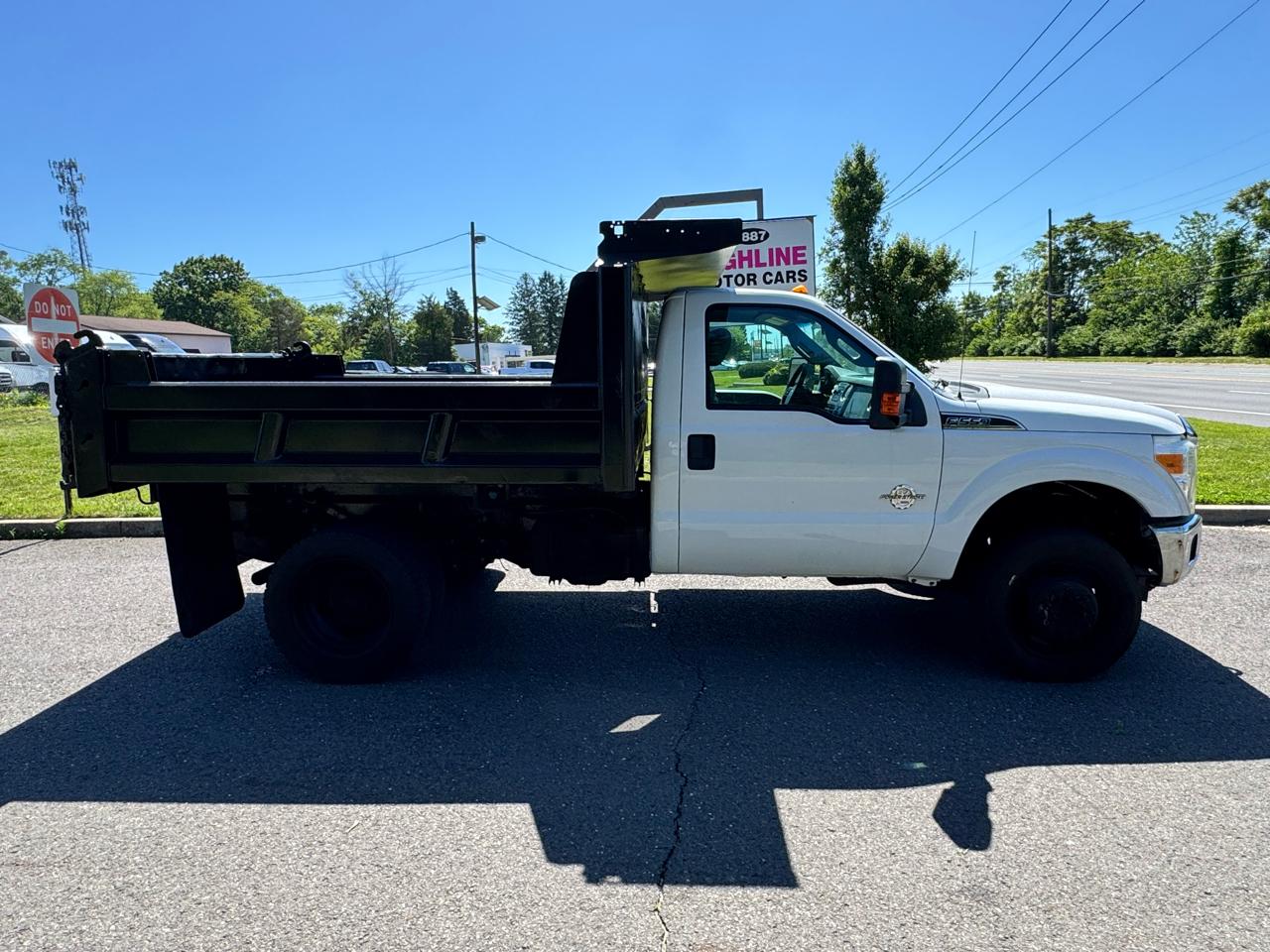 Ford Super Duty F-550 DRW 4WD Reg Cab 141" WB 60" CA XLT 2011