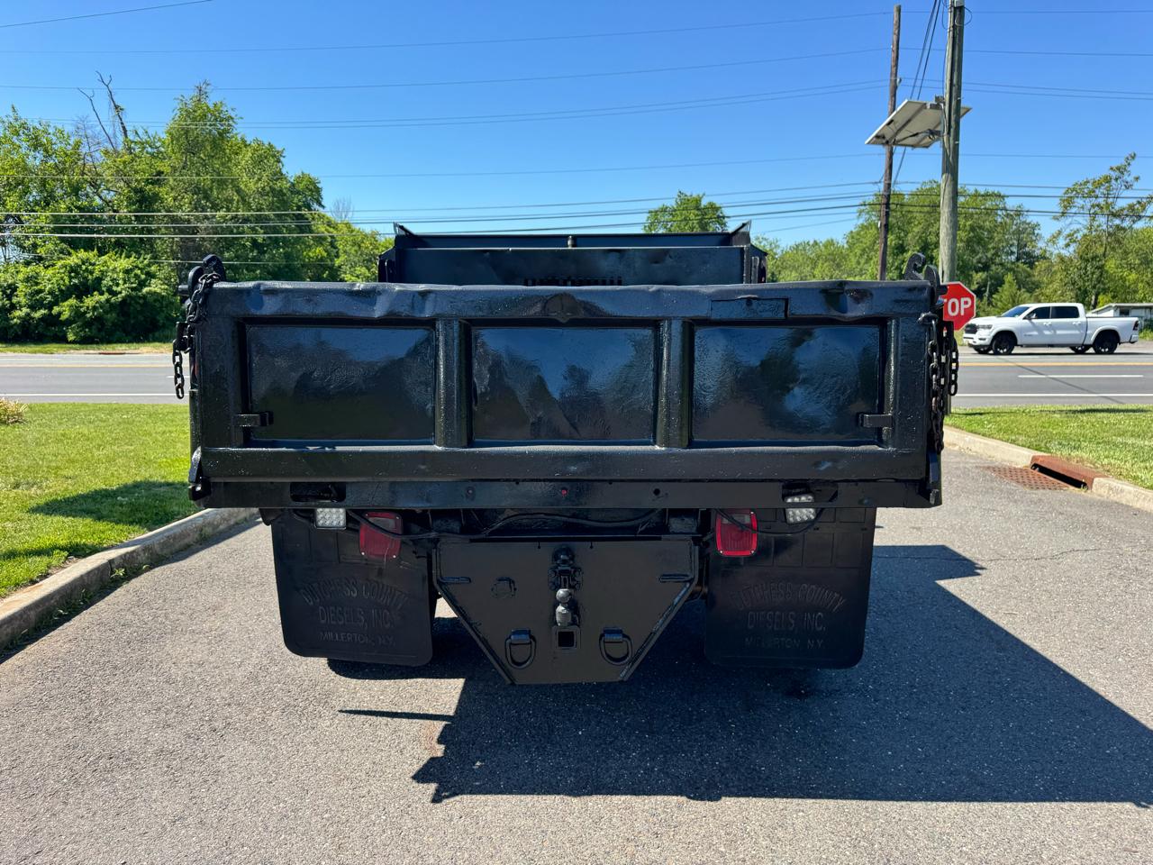 Ford Super Duty F-550 DRW 4WD Reg Cab 141" WB 60" CA XLT 2011