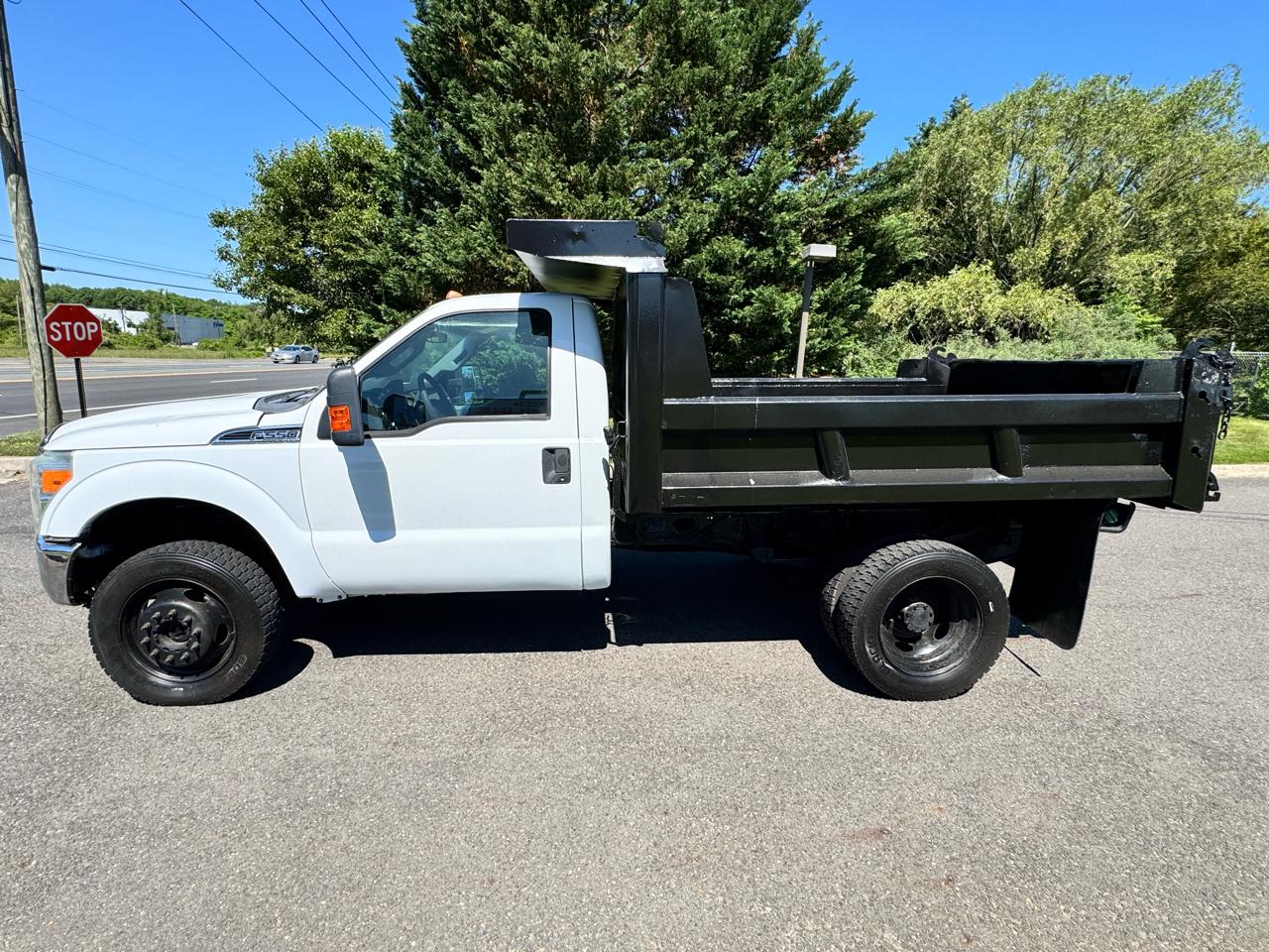 Ford Super Duty F-550 DRW 4WD Reg Cab 141" WB 60" CA XLT 2011