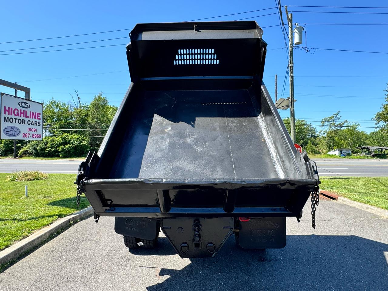 Ford Super Duty F-550 DRW 4WD Reg Cab 141" WB 60" CA XLT 2011