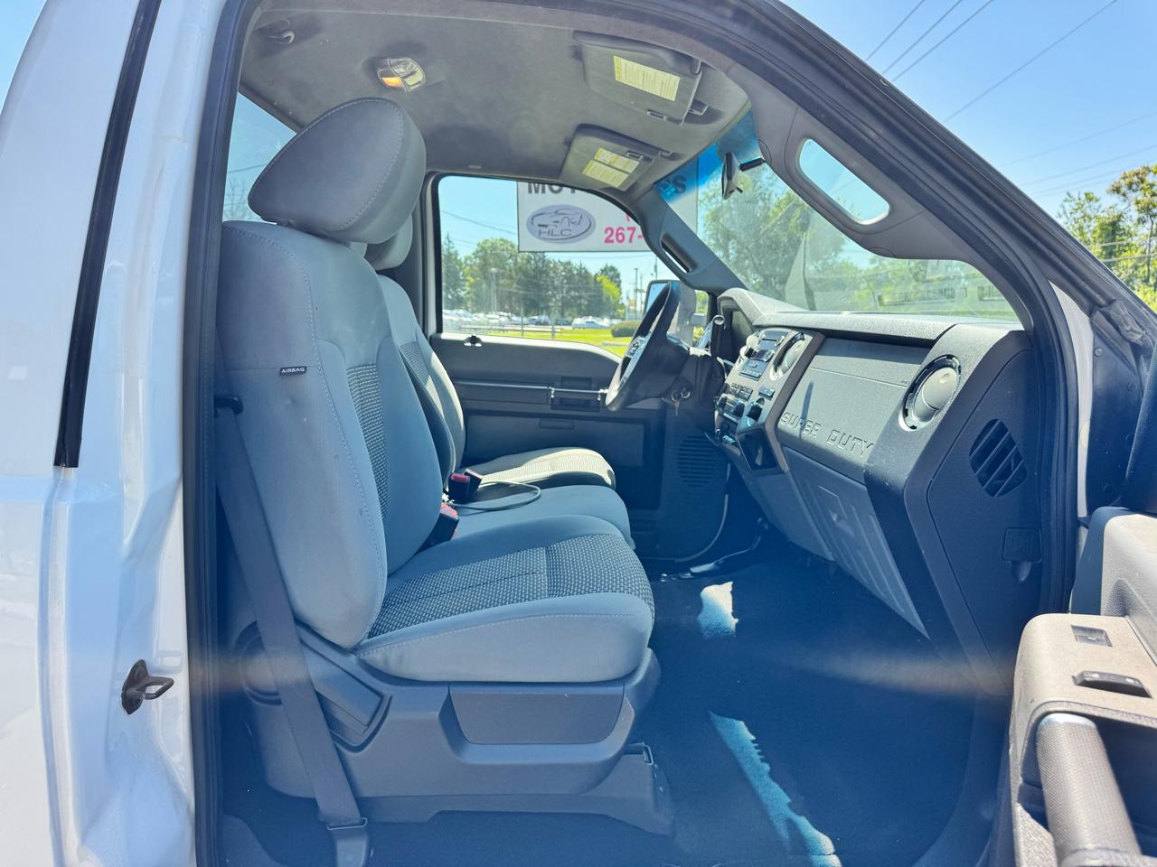 Ford Super Duty F-550 DRW 4WD Reg Cab 141" WB 60" CA XLT 2011