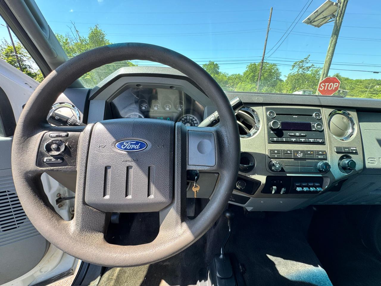 Ford Super Duty F-550 DRW 4WD Reg Cab 141" WB 60" CA XLT 2011